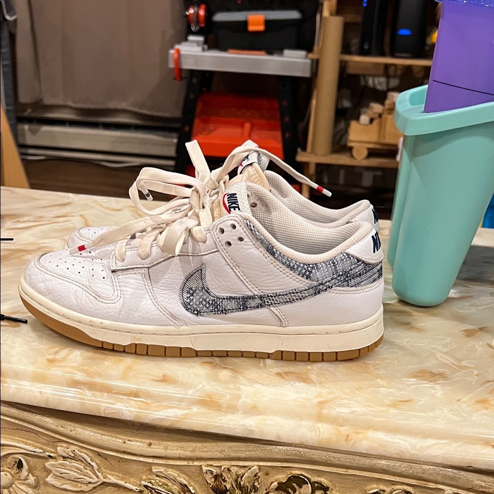 Nike men’s modern white and gray Low-Top Sneakers